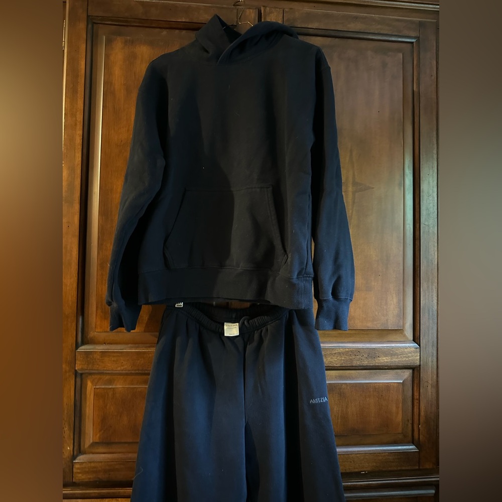 Aritzia Mega Flutter Sweatpants & Hooded Sweatshirt - Navy - Size M